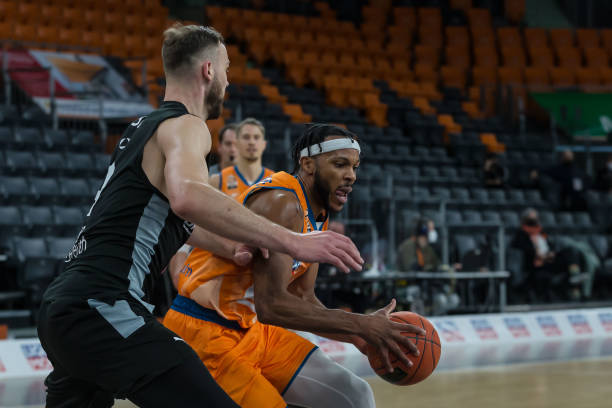 奋勇拼搏 奋勇拼搏